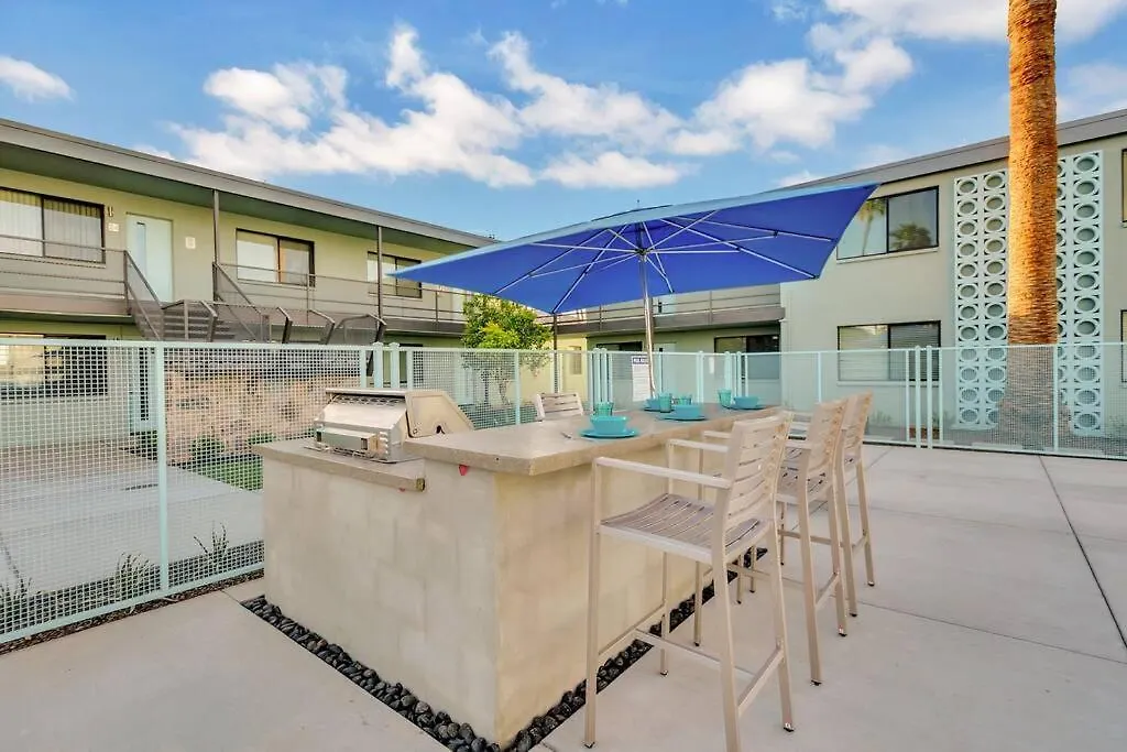 Micro Studio With Balcony & Pool View - Walk To Ot Scottsdale United States